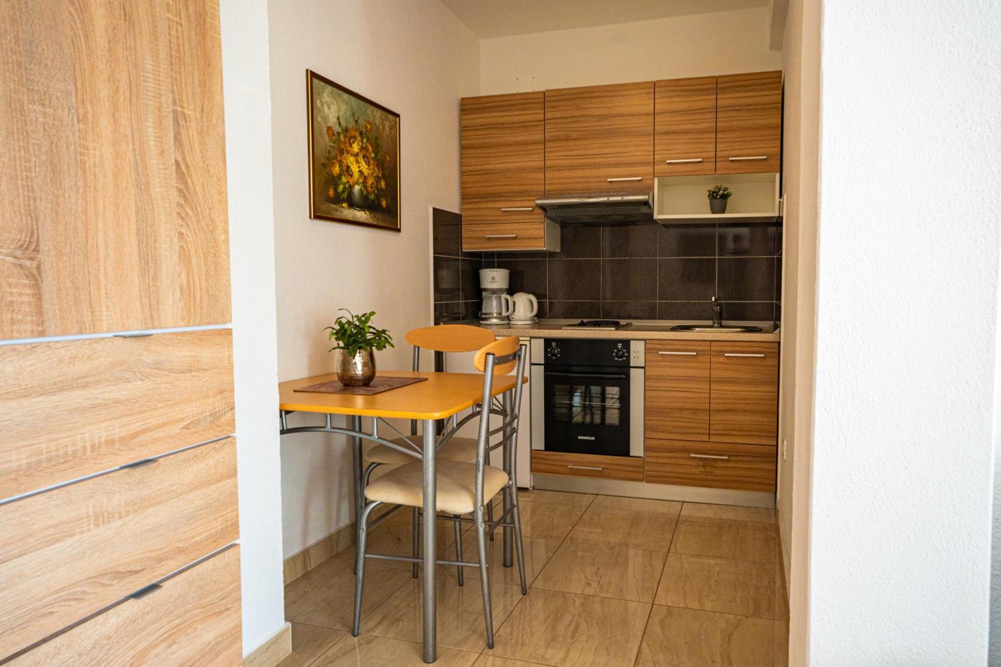 Apartmani Kremena Small Beach 200M เคล็ค ภายนอก รูปภาพ